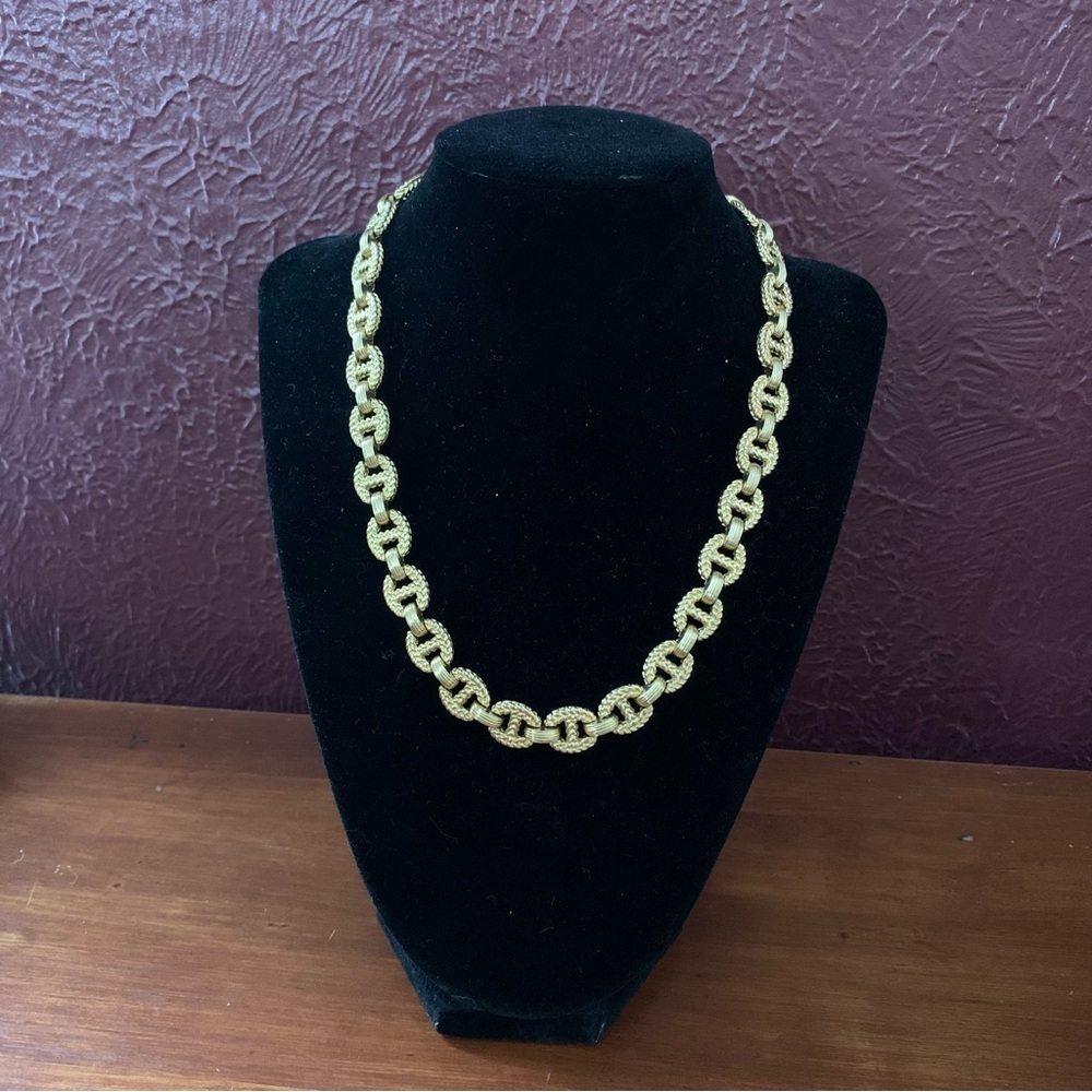 Vintage Anne Klein Gold tone textured Gold tone Links Necklace